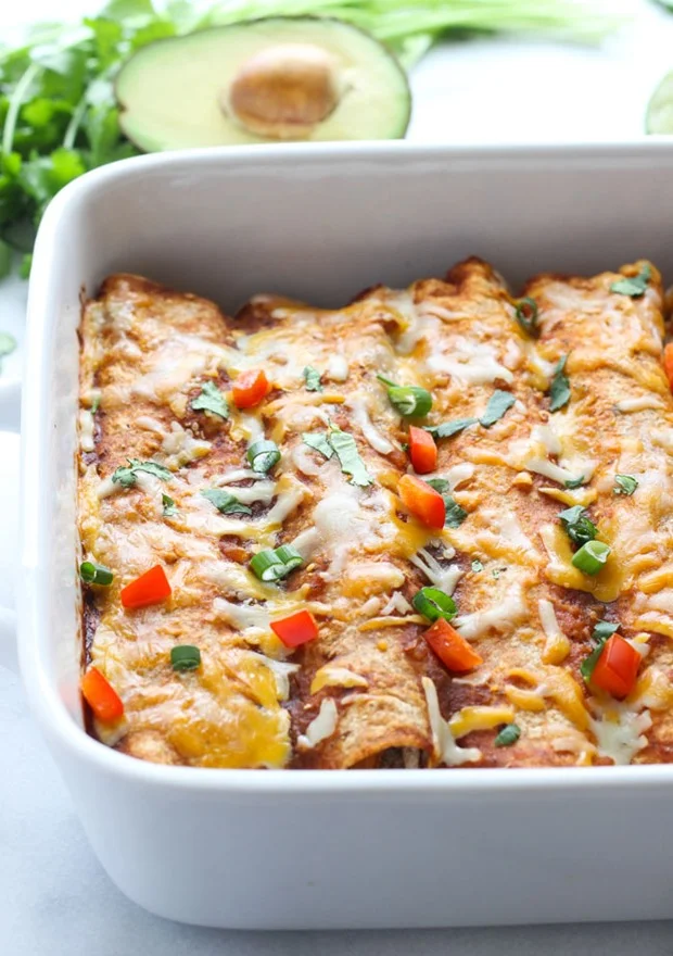 Enchiladas de boniato, frijoles negros y espinacas