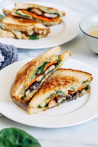 Sándwiches de verduras asadas con tahini