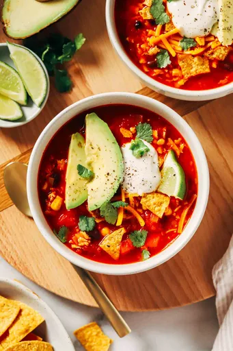 Sopa de tortilla con tofu (alta en proteínas, vegana)