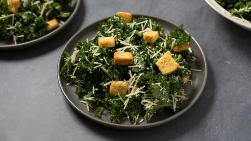 Ensalada César de col rizada fácil