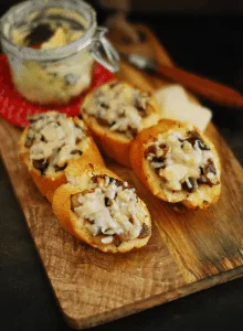 Crostini de setas al ajillo