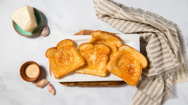 Copycat Sizzler's Cheese Toast Recipe