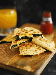 Quesadilla de espinacas, champiñones y huevo
