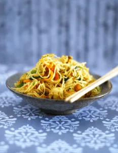 Fideos con pollo al curry