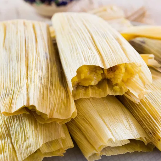 Tamales de Piña con Nueces y Pasas