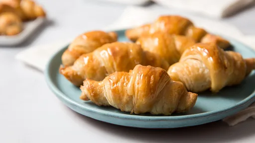 Copycat Cheddar's Honey Butter Croissant Recipe