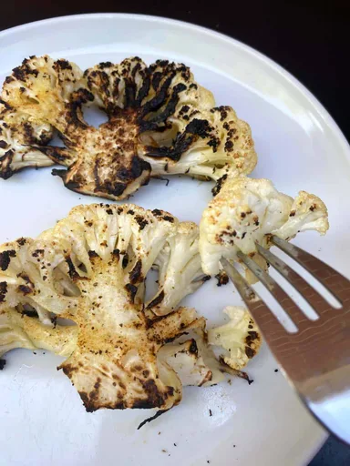 Filetes de coliflor a la parrilla