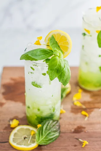 Mojito de Limón y Albahaca