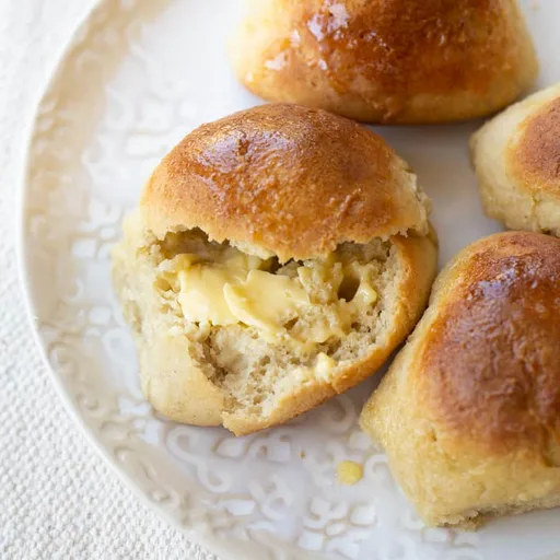 Gluten-Free Dinner Rolls (1:1 Baking Flour)