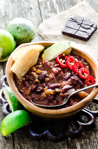 Chili vegano de chocolate y cayena en 20 minutos