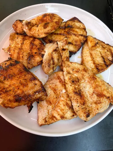 Pechugas de pollo deshuesadas a la parrilla