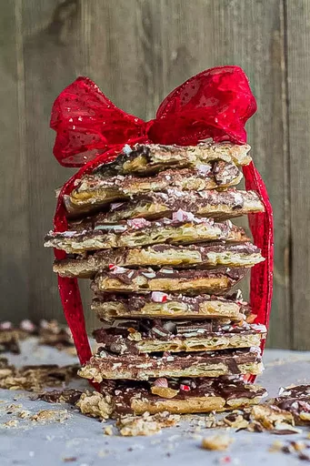 Peppermint Saltine Toffee Bark