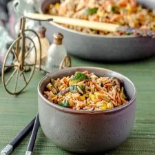 Arroz frito con setas shiitake y alto contenido proteico