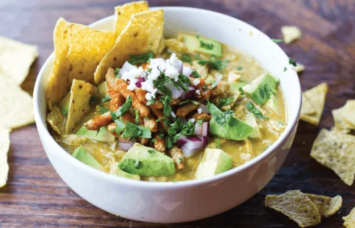 Sopa de tortilla con pollo verde