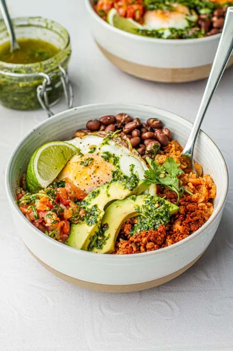 Bol de burrito para el desayuno
