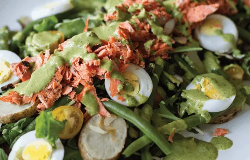 Ensalada mediterránea de salmón ahumado