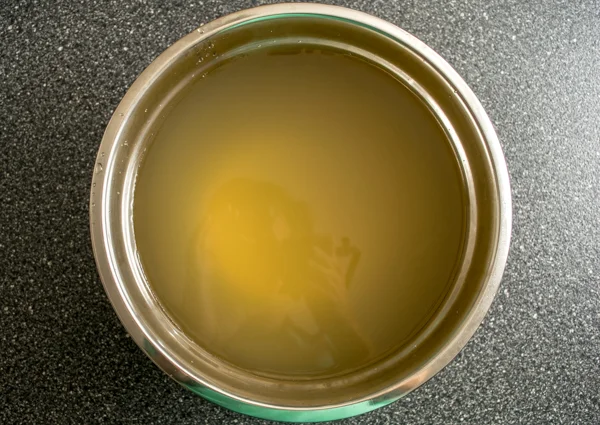 Caldo de pollo de aprovecha lo que tengas