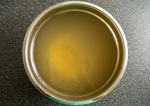Caldo de pollo de aprovecha lo que tengas
