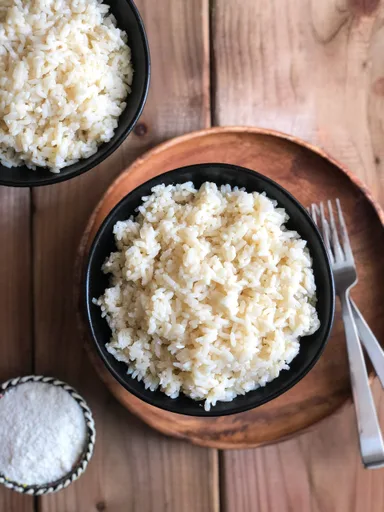 Arroz con mizithra y mantequilla tostada