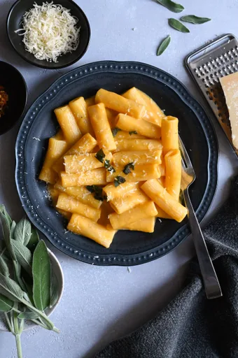 Pasta con calabacín butternut