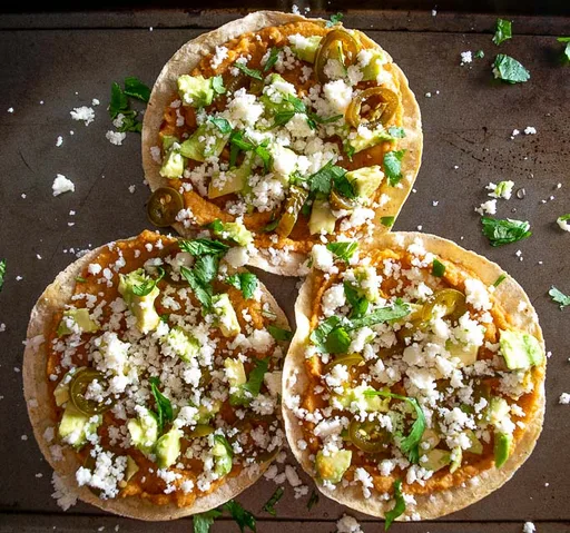 Tostadas de garbanzo picantes