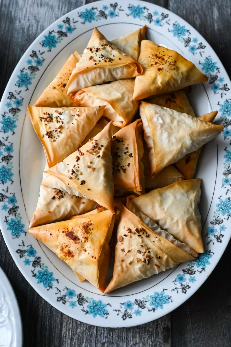 Pizzapitakia, phyllo pizza pockets