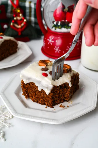 Gingerbread cake with cream cheese frosting
