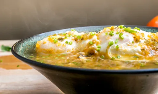 Huevos de codorniz en salsa