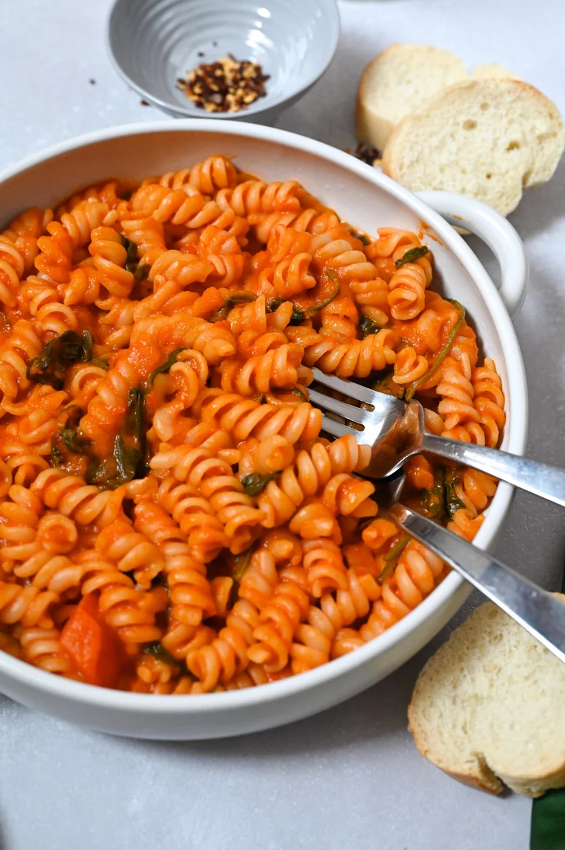 Pasta with tomato and red pepper sauce