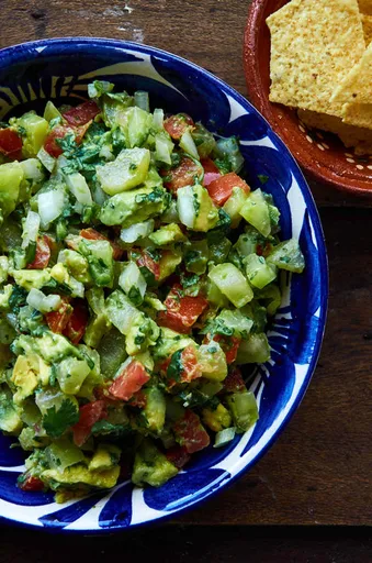 Pico de gallo con fruto de xoconostle