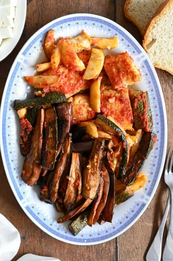 Bacalao con berenjenas, calabacines y patatas