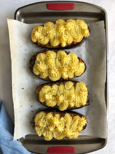 Vegan stuffed eggplant (Παπουτσάκια Νηστίσιμα)