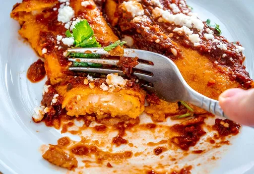 Enchiladas de queso y cebolla