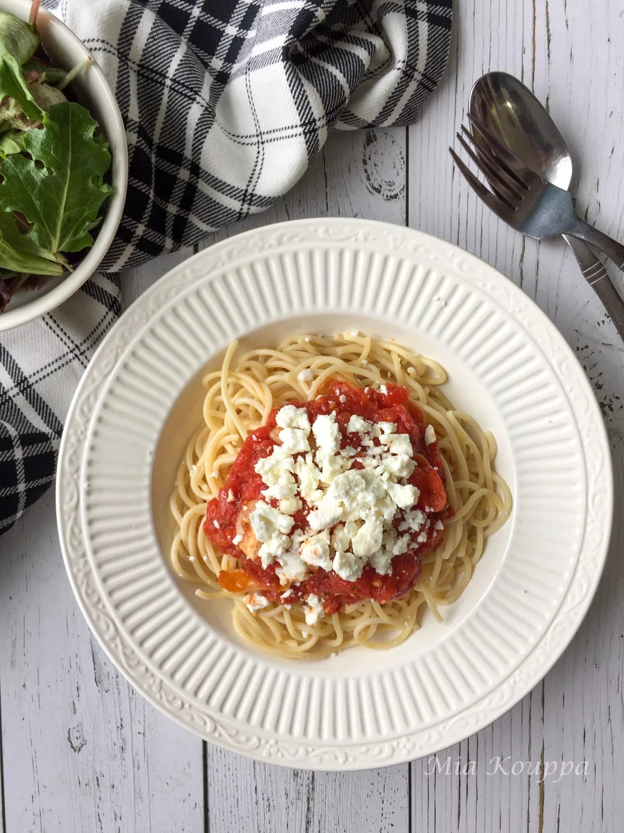 Pasta with tomato sauce and feta