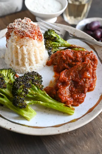 Ternera kokkinisto con arroz