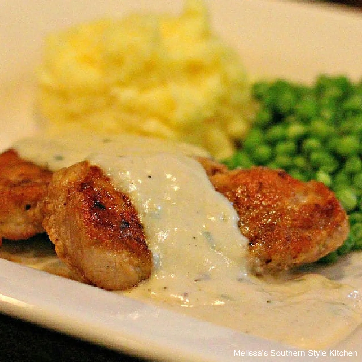 Filet de porc frit et sauce de scierie