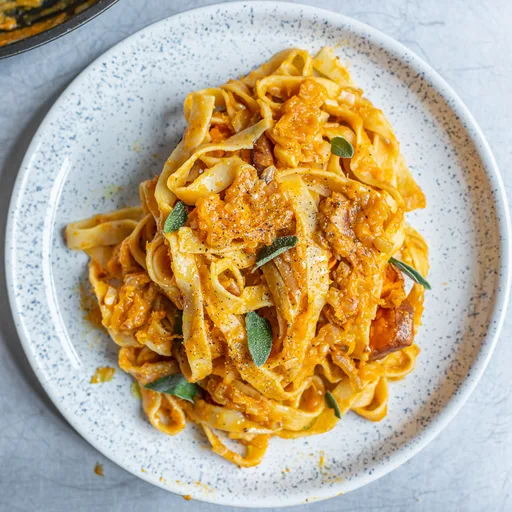 Tallarines veganos de calabaza butternut