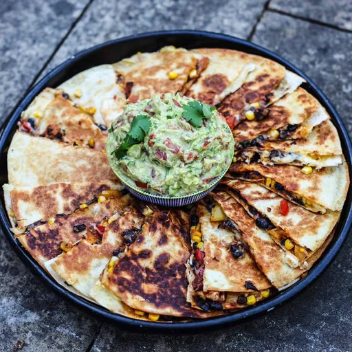 Quesadillas ahumadas y con queso de frijoles negros