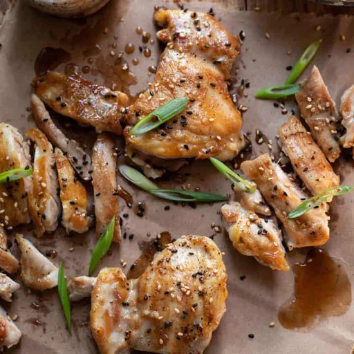 Muslos de pollo agridulces al ajillo en 15 minutos