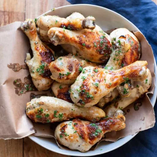 Muslos de pollo jugosos al horno
