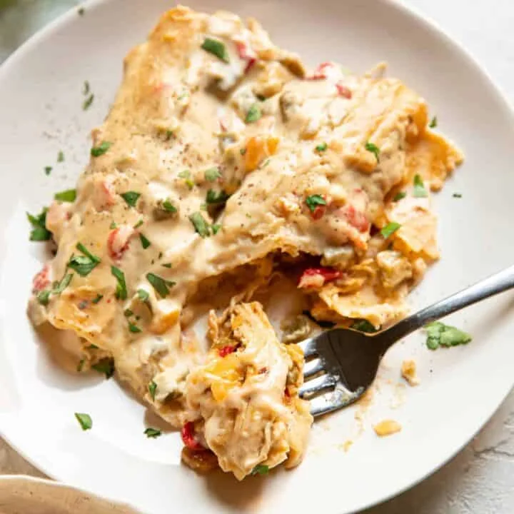 Enchiladas blancas de pollo con queso crema