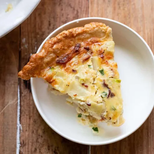 Quiche de patata, tocino y cebollino