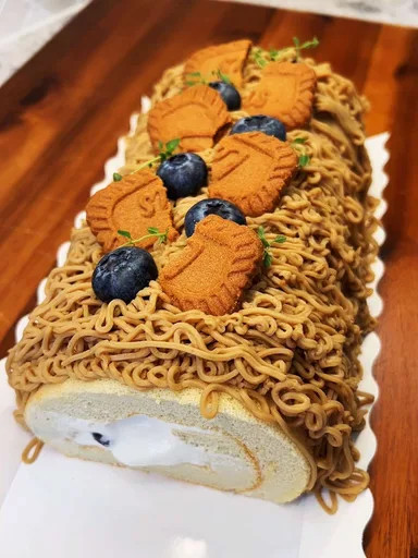 Chestnut cream cake roll (Mont Blanc Cake)
