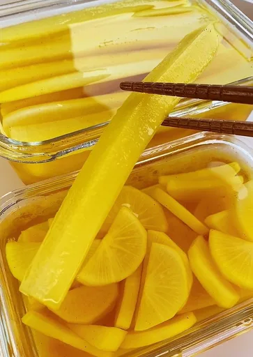 Korean Pickled Radish (Danmuji)