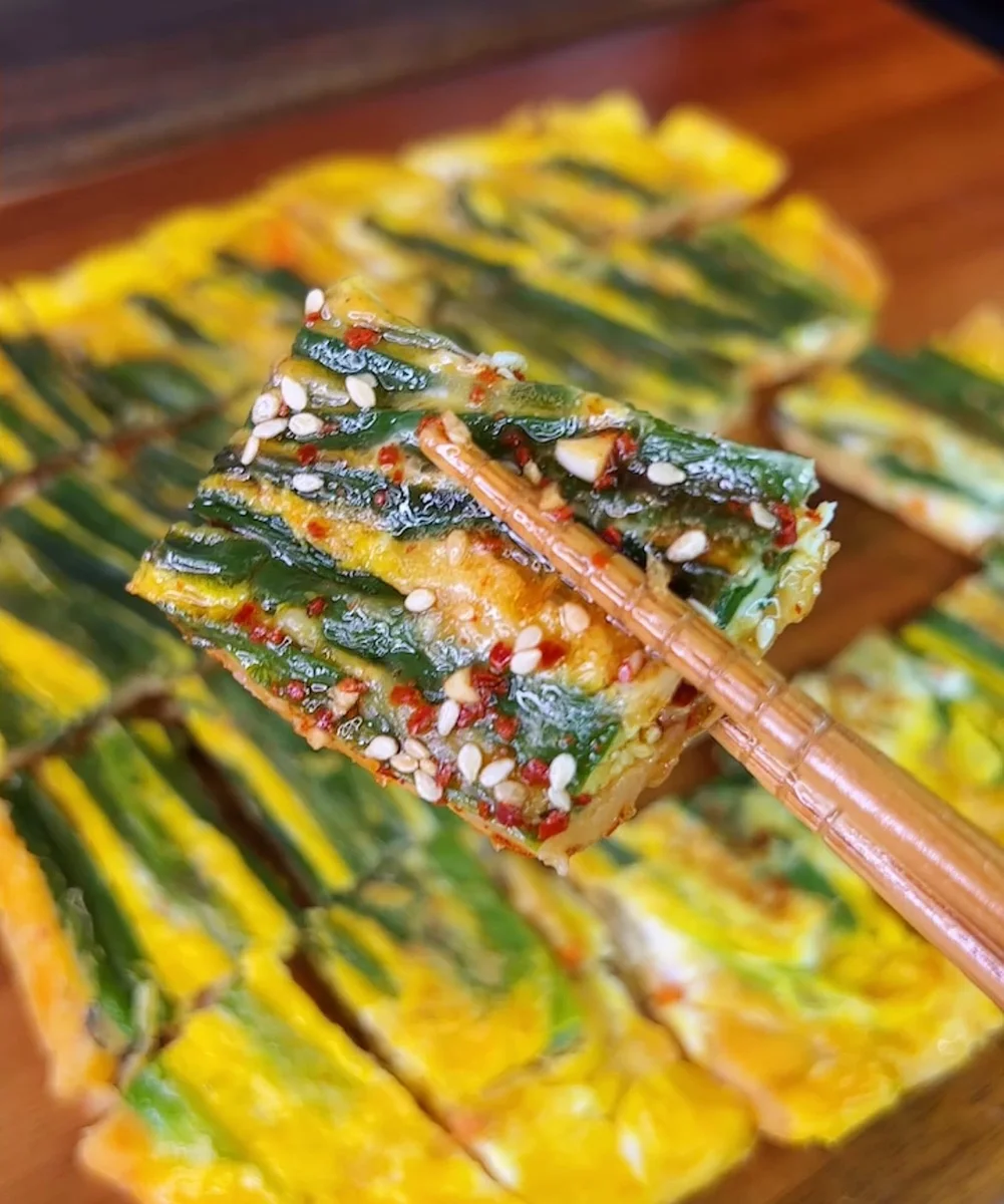Korean green onion pancake (Vegetable Pajeon)