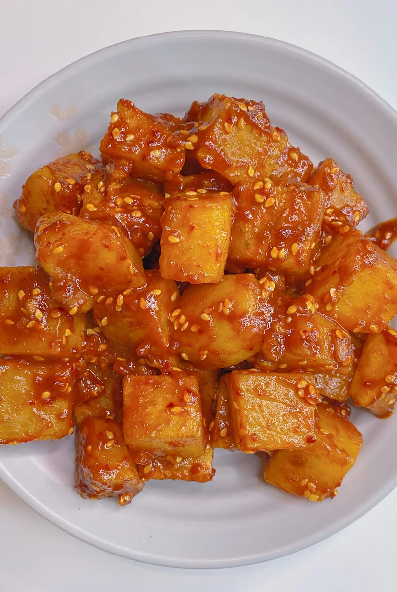Patatas al estilo coreano dulces y picantes