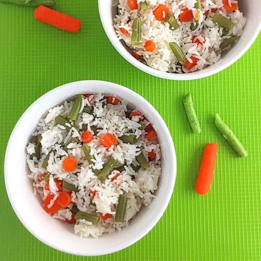 Vegetable white rice (White rice with vegetables)
