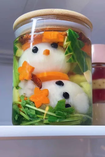 Snowman Overnight Refrigerator Pickles - Pickled radish and cucumbers