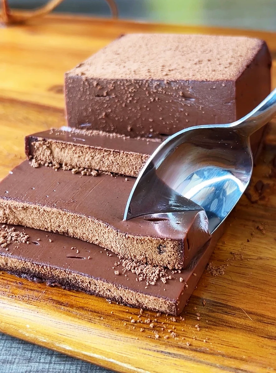 Chocolate Mousse Cake {without gelatin | no bake}