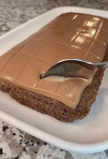 Tarta de chocolate con una barra entera de chocolate